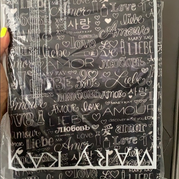 Graphic Traveling Cosmetic Case - Picture 3 of 3